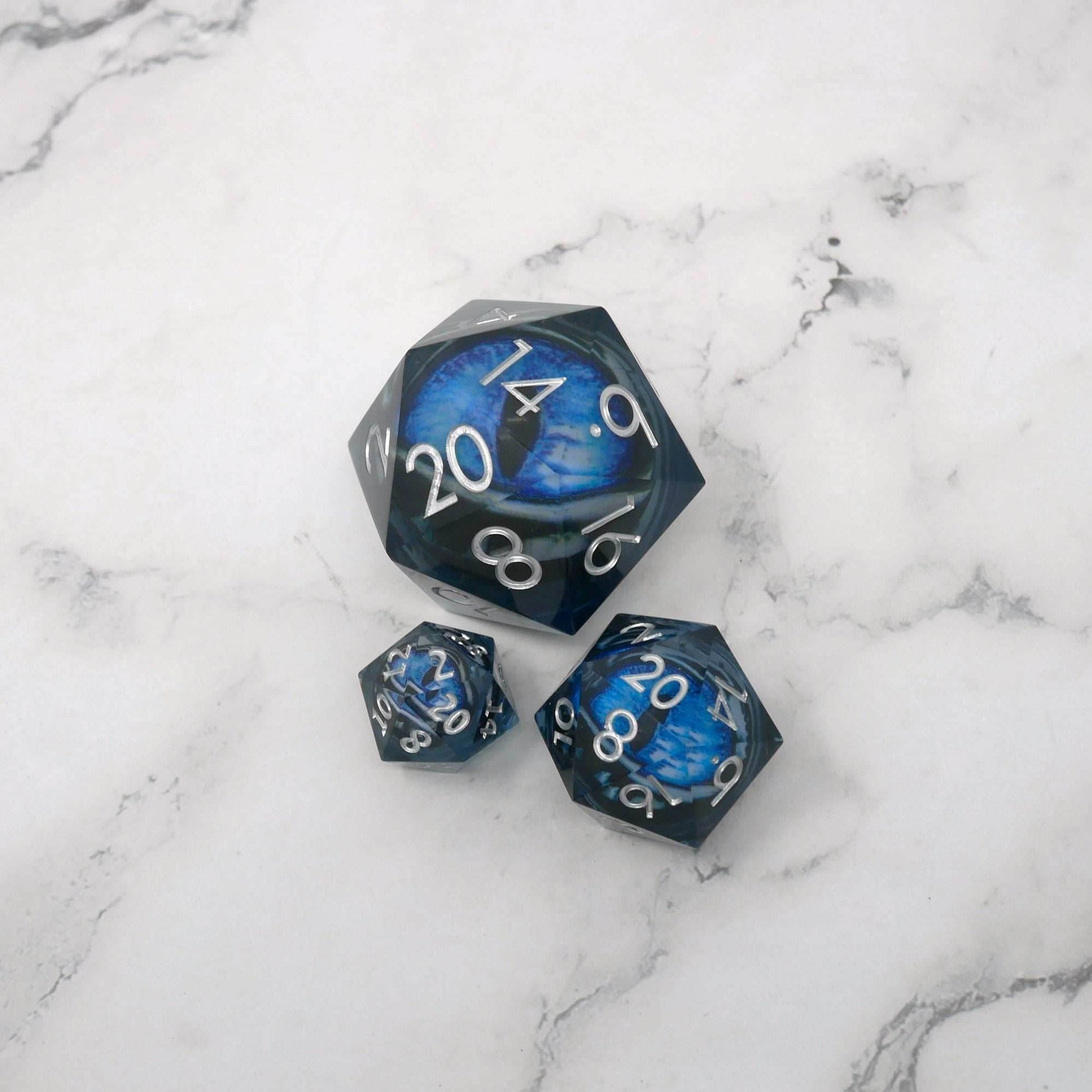 Blue Slaadi's Eye - Giant D20 Moving Eye DnD Dice | Acrylic RPG Gaming Dice - Superchonk 50mm