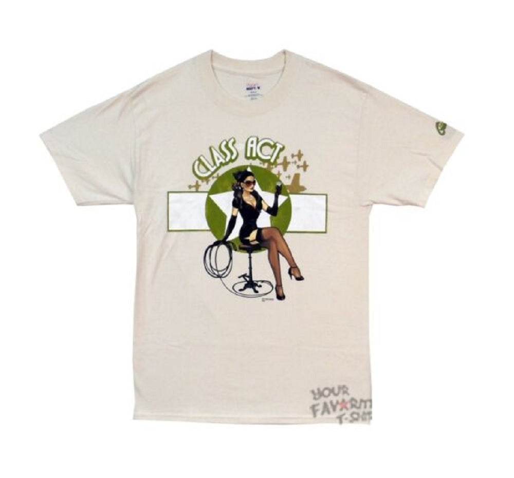 Catwoman Bombshell Class Act Batman Premium DC Comics Adult T-Shirt - S