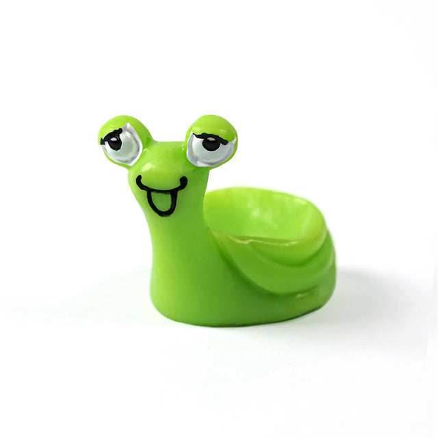 Green Snail d20 Stand: Small Plastic Novelty Item for Dice Lovers Desks - 