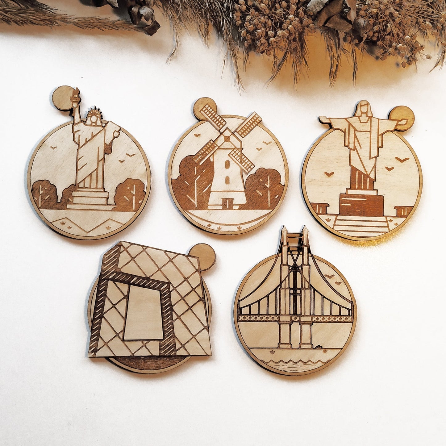 Cities and Monuments Wooden Coasters - Handmade Gift - Housewarming - Wood Kitchenware