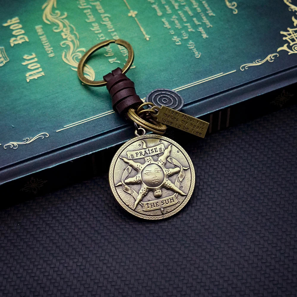 DARK SOULS Leather Keychain Sun Knight Onion Kinght Key Chain Keyring Keychains Game Accessories Car Key Ring