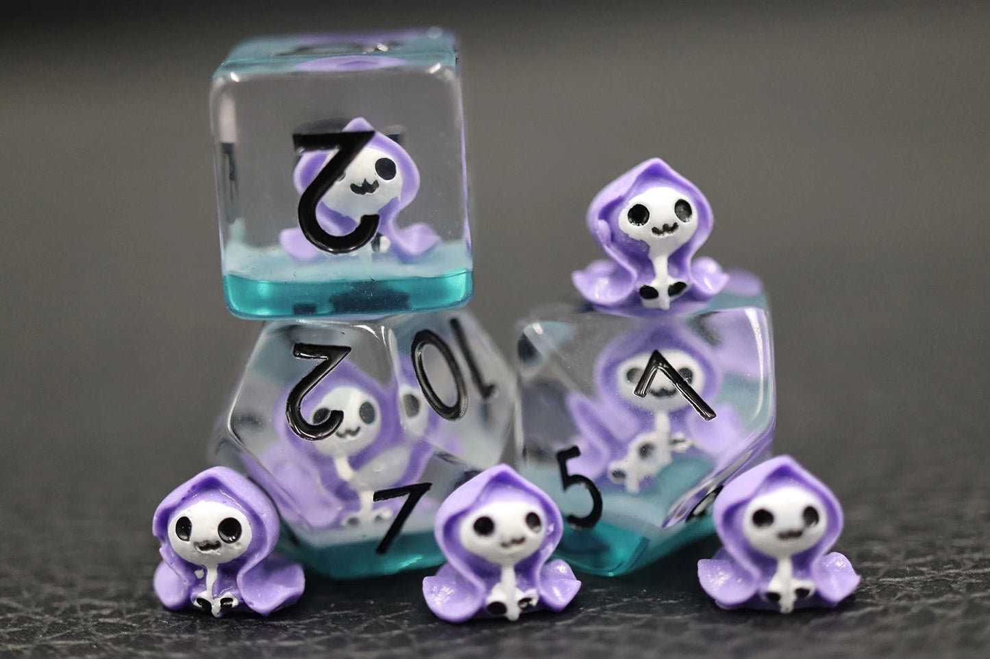 DND Polyhedral rpg 7pcs set resin transparent animal inclusion dice