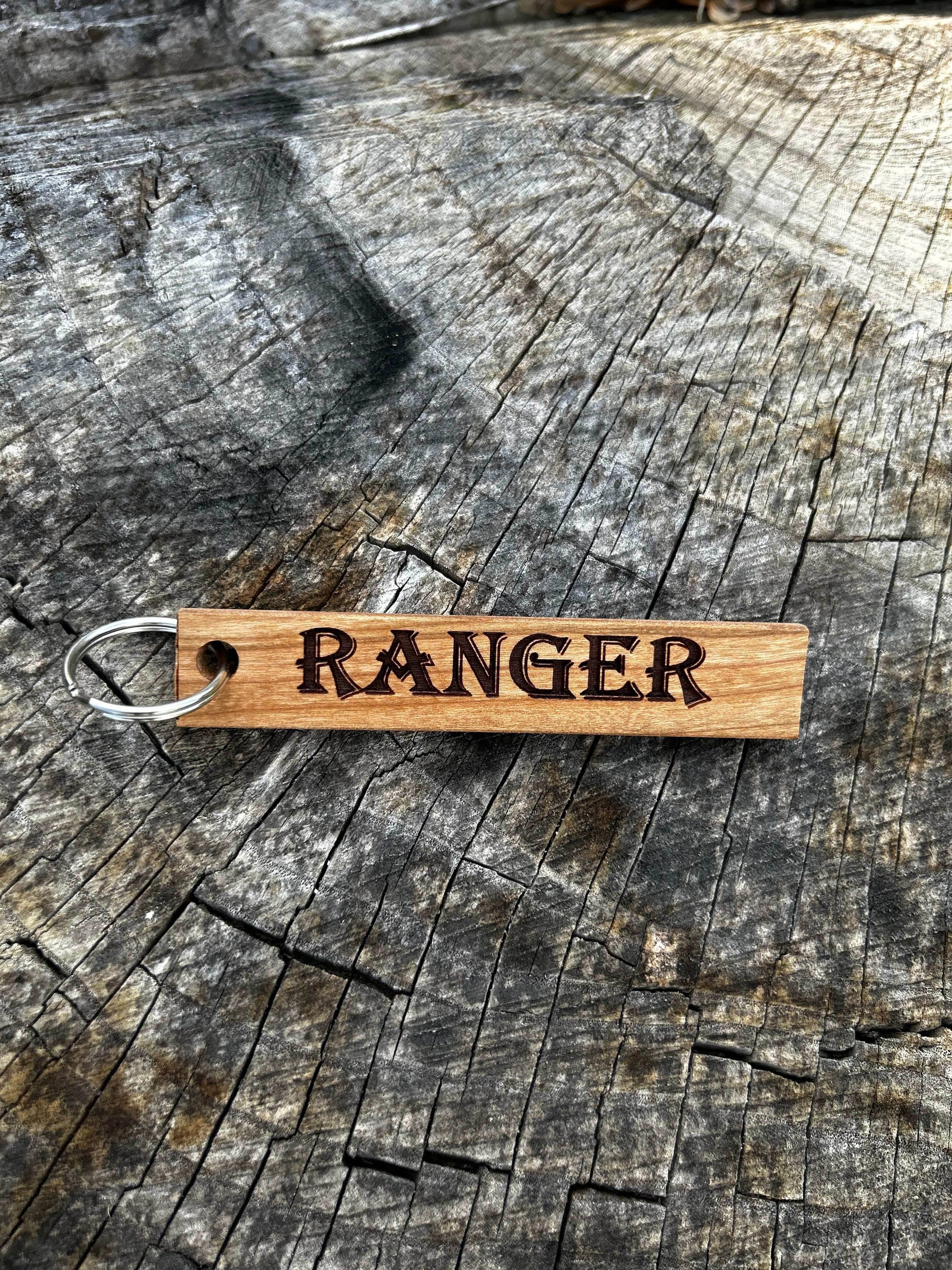 DND Character-Class Keychain - Dungeons & Dragons (Nat Twenty!)