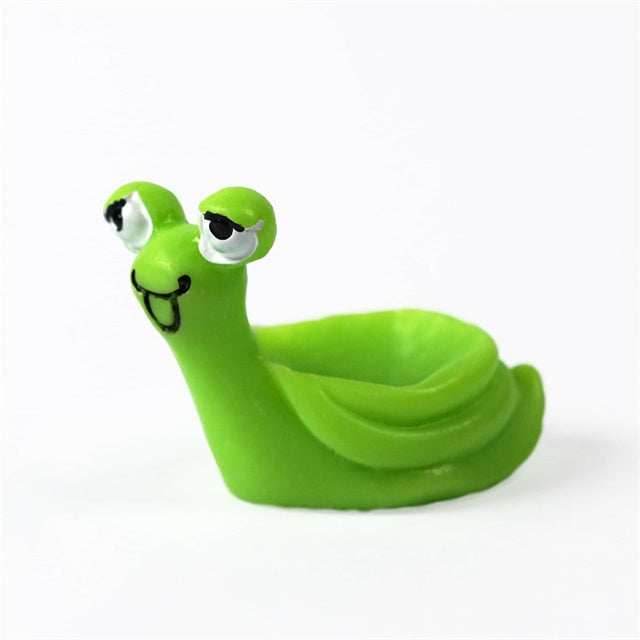 Green Snail d20 Stand: Small Plastic Novelty Item for Dice Lovers Desks - 