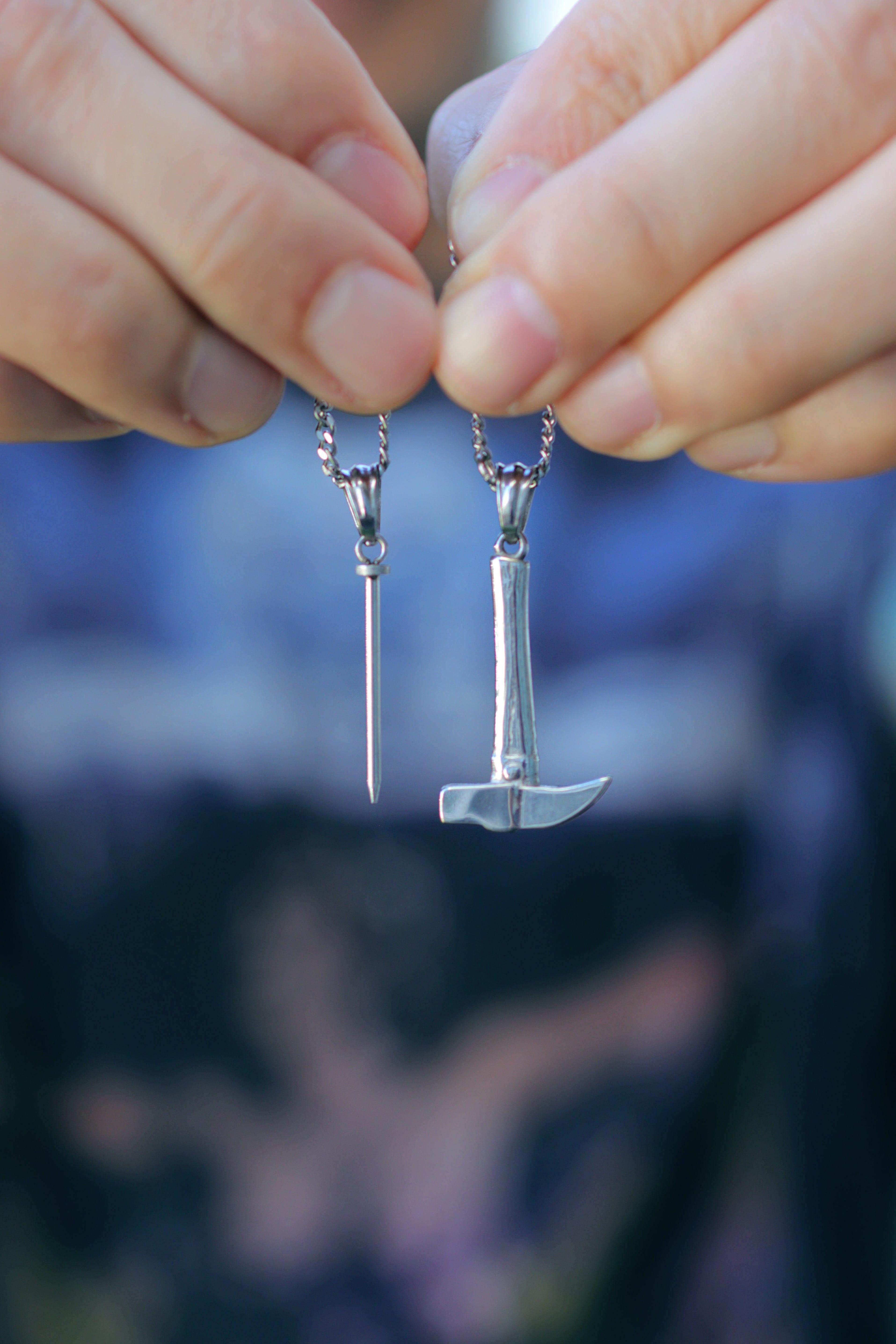 Jujutsu Kaisen™ Nobara's Hammer & Nail Earrings - Black / Set (Hammer & Nail)