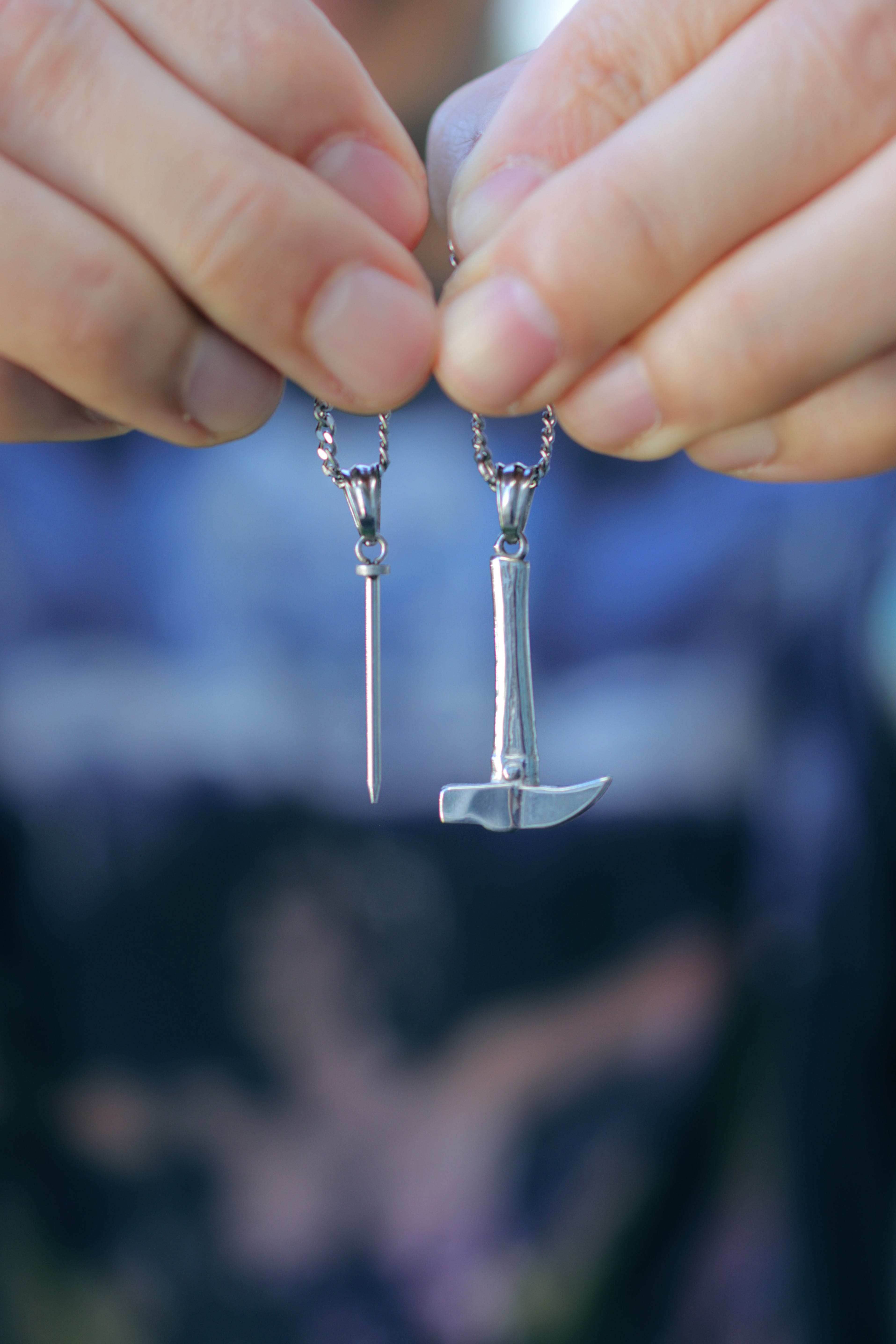Jujutsu Kaisen™ Nobara's Hammer & Nail Necklace - Black