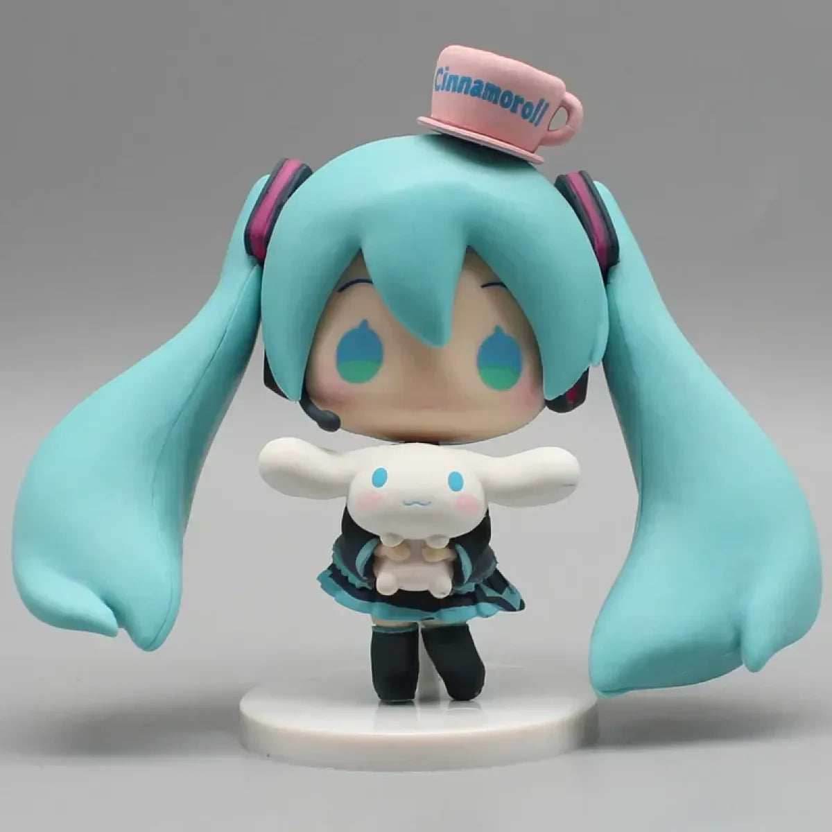 Hatsune Miku with Cinnamoroll Figure - Pink
