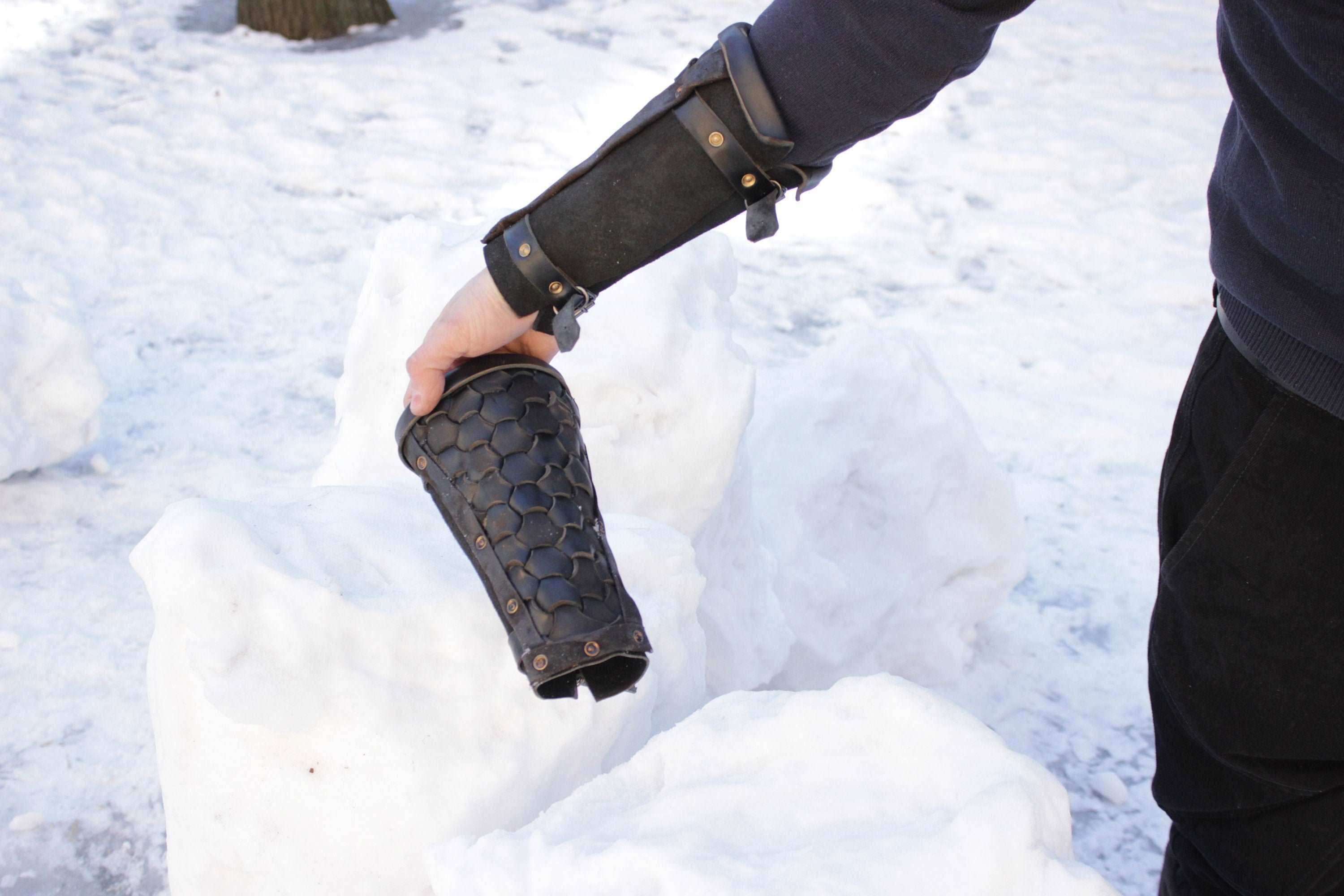 Celtic leather bracers - Black (like foto) / For one hand