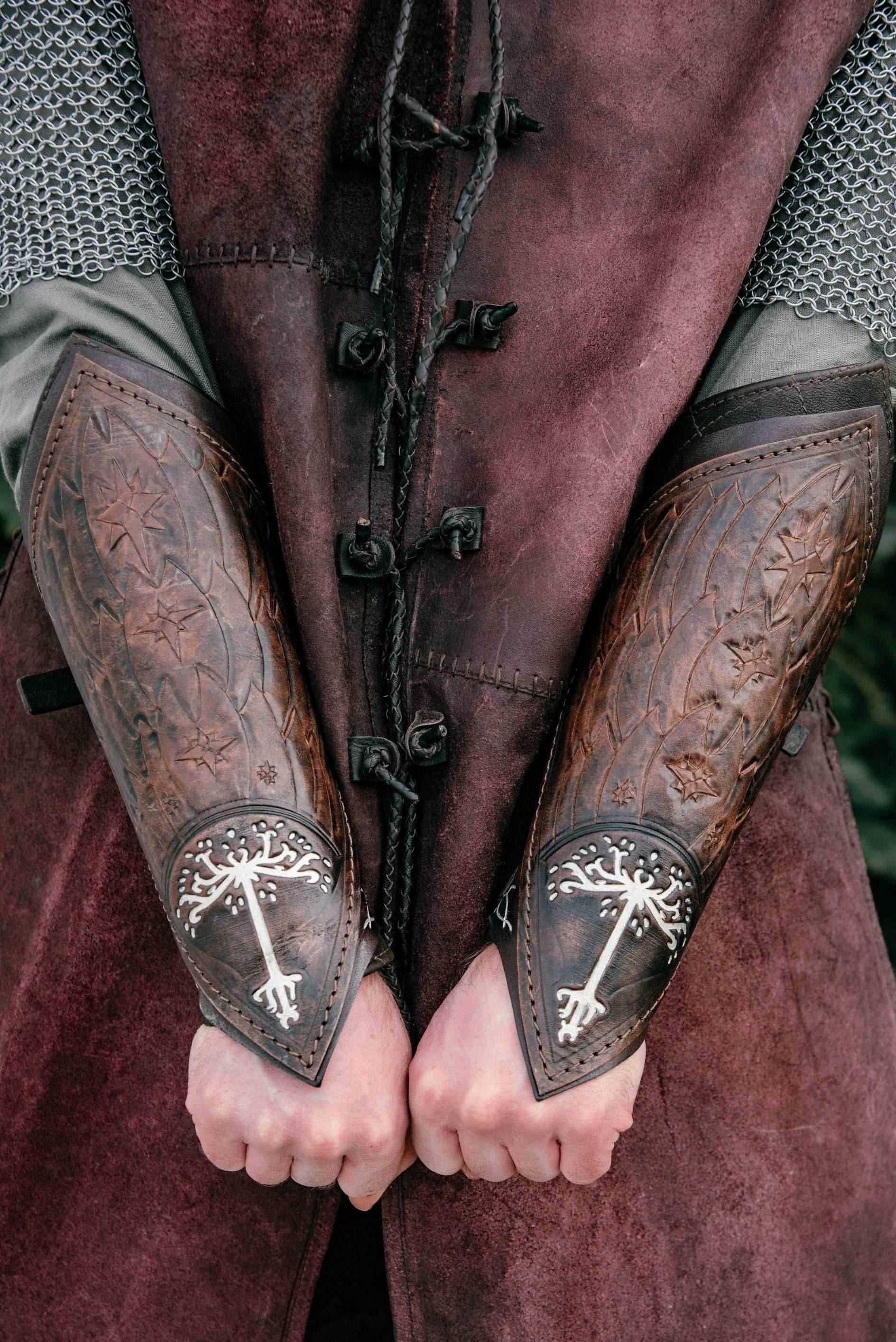 Aragorn's leather bracers (Lord of the Rings) - brown (as pictured) / For one hand