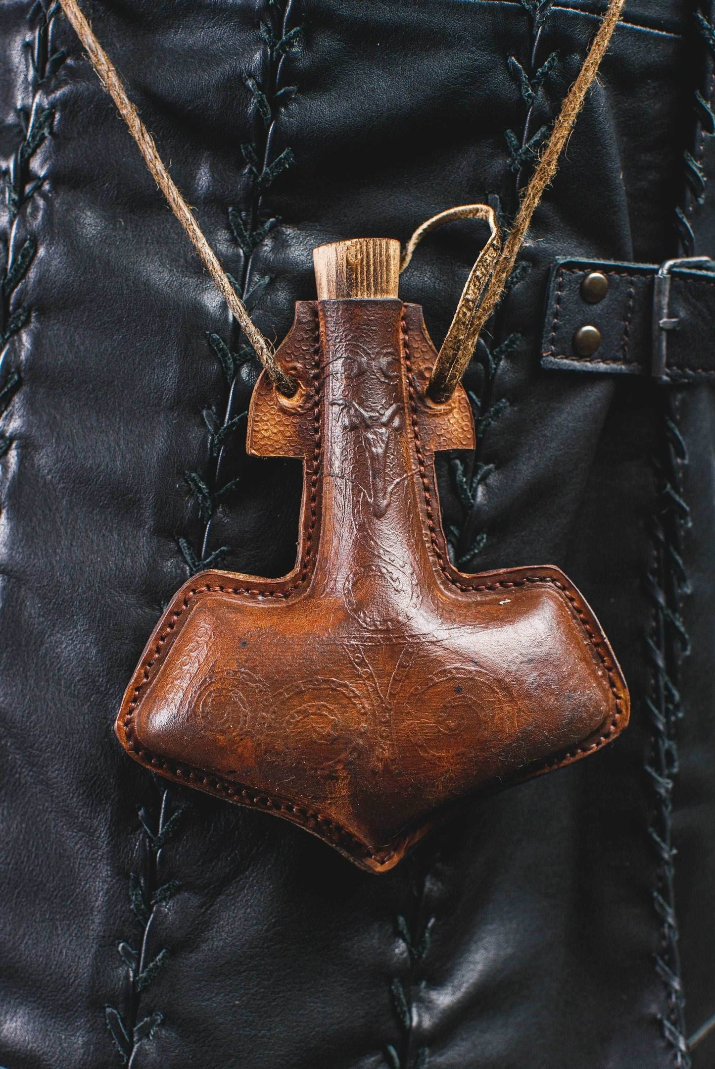 Celtic leather flask embossed - 