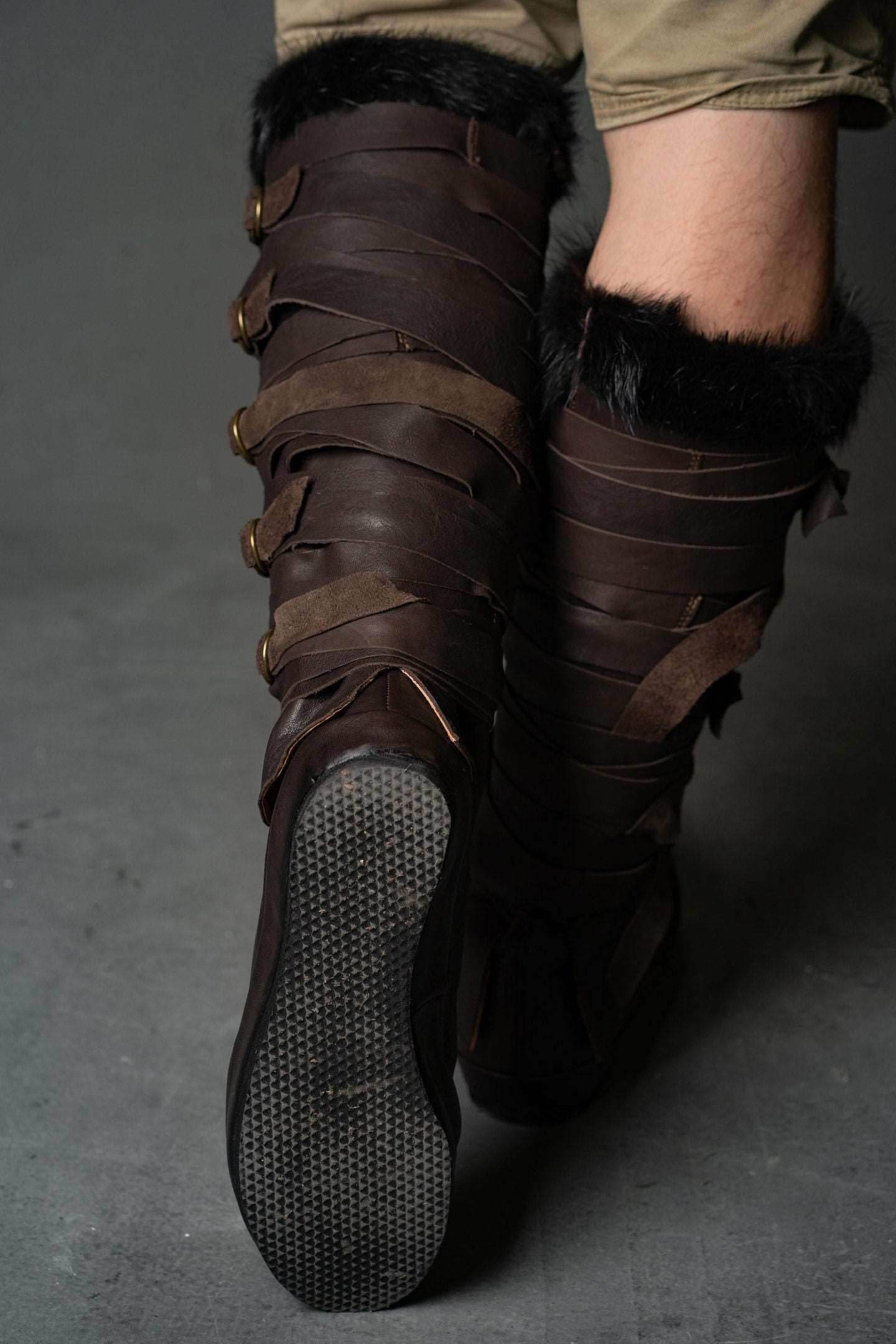 Assassin leather low boots + greaves with fur - brown (lie photo) / 5