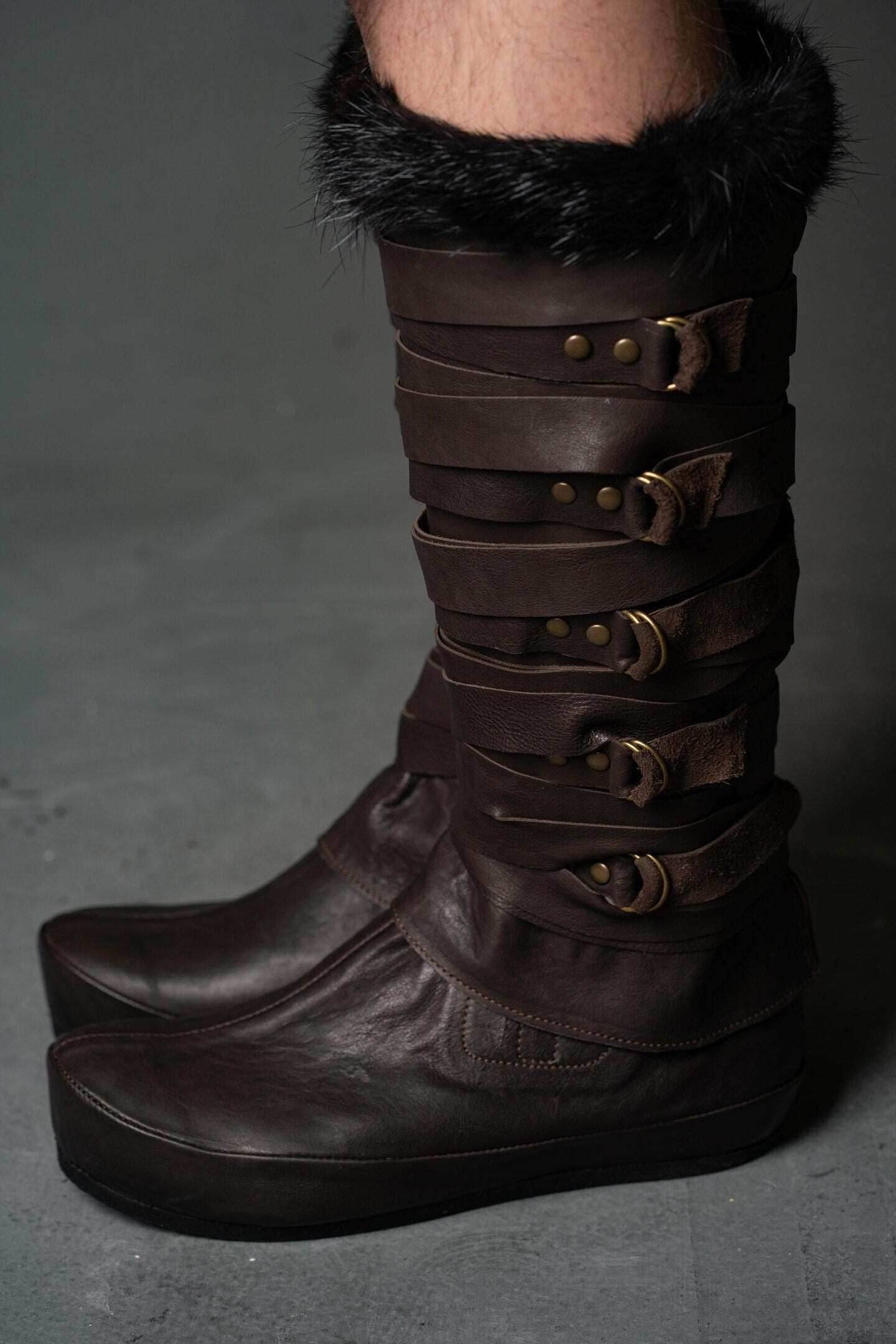 Assassin leather low boots + greaves with fur - brown (lie photo) / 5