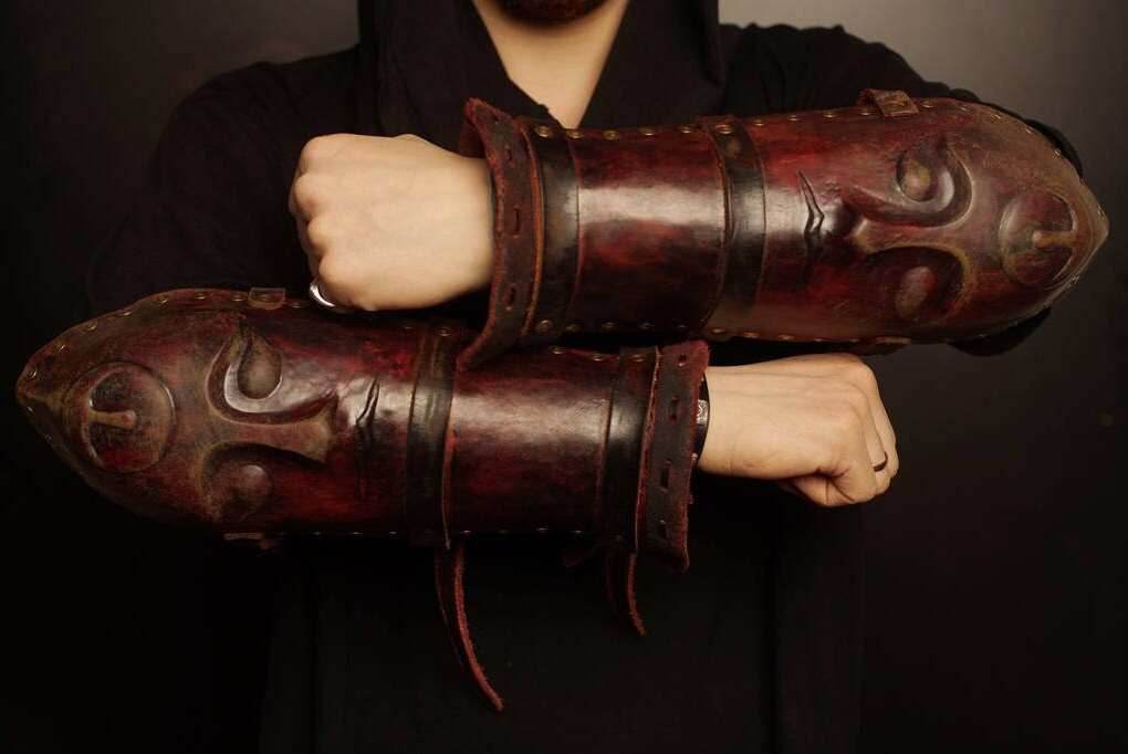 Fantasy leather bracers - Red (like on foto) / Two bracers