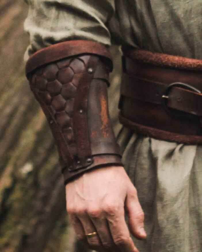 Viking leather bracers - Brown
