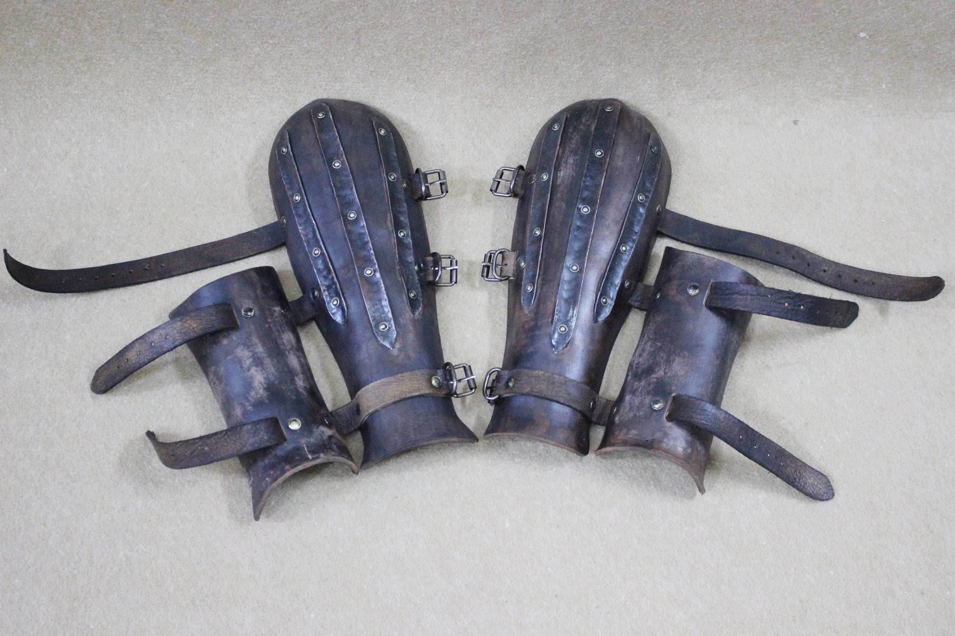 Viking leather bracers - brown (as pictured) / For two hands