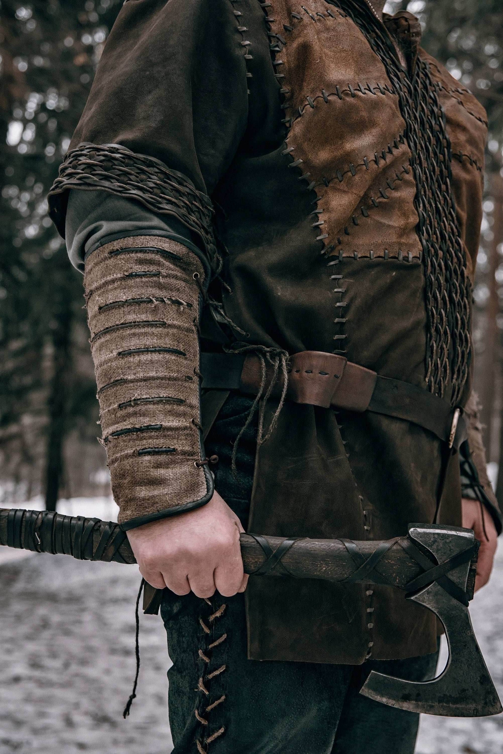 Viking leather bracers - brown (as pictured) / For two hands