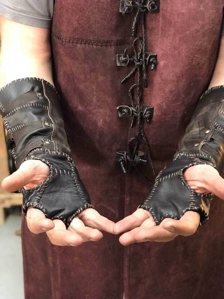 Ivar battler leather glove (Vikings) - one right-hand glove / Brown (as on photo)