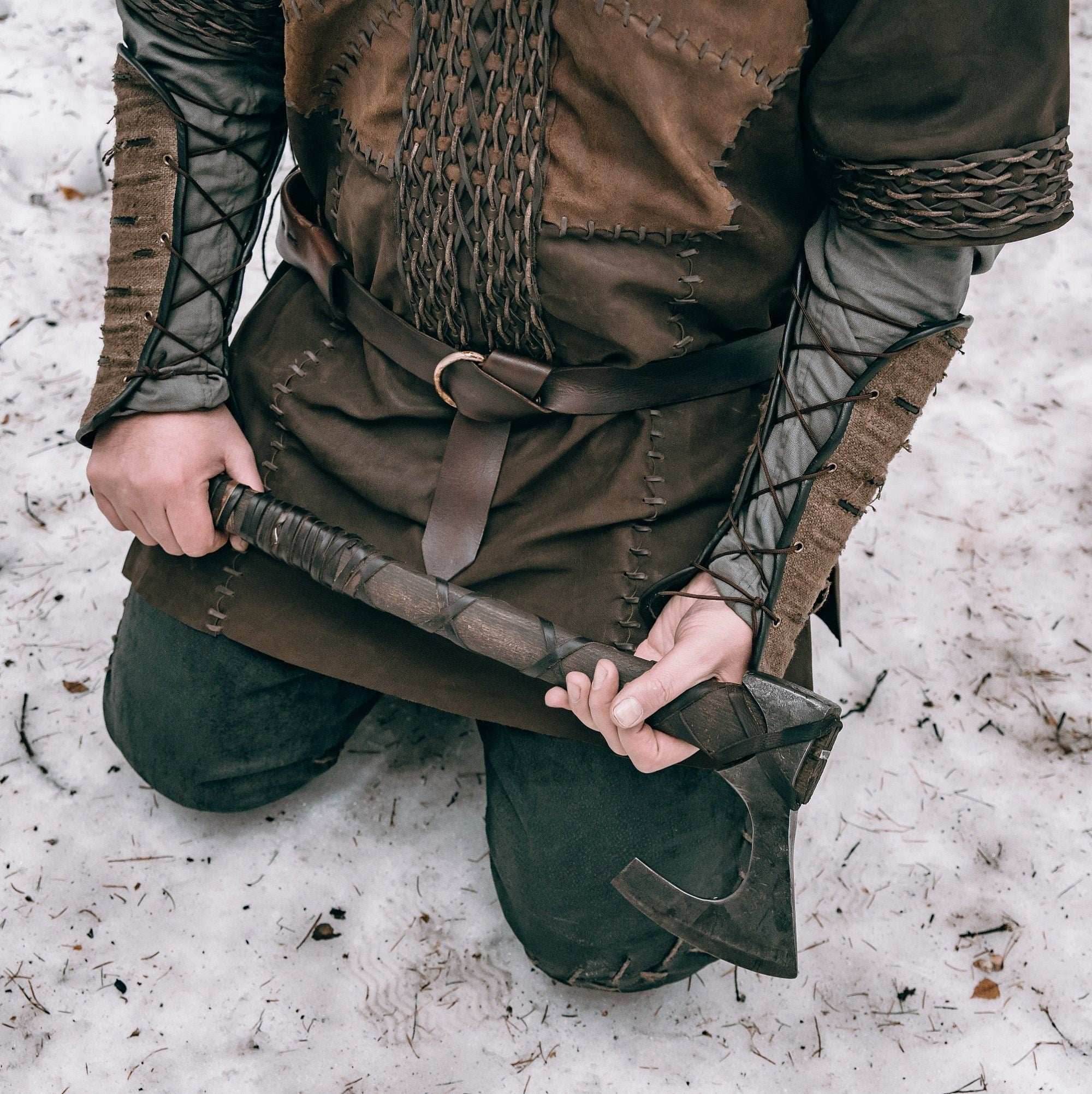 Viking leather bracers - brown (as pictured) / For two hands