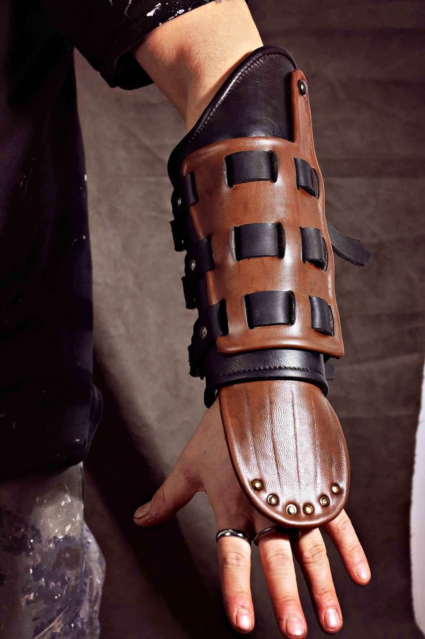 Hiccup's bracers (How to train your dragon 3) - for one hand