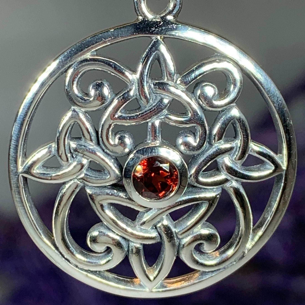 Oifa Trinity Knot Necklace - 18