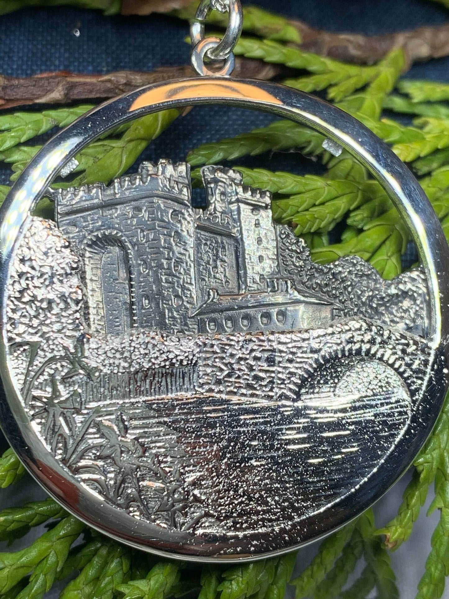 Celtic Bunratty Castle Necklace - 18