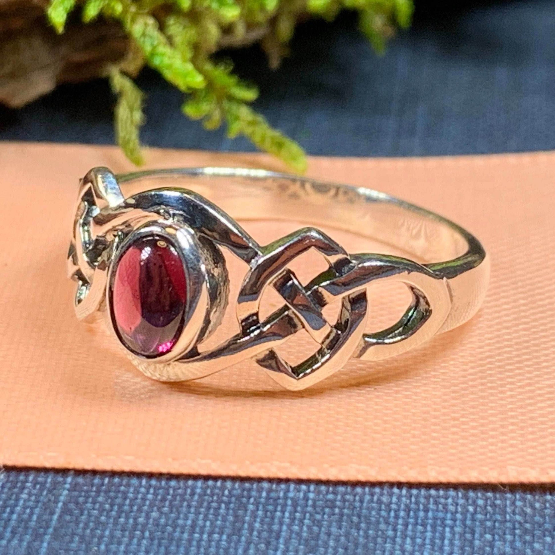 Dahlia Celtic Knot Ring - 10