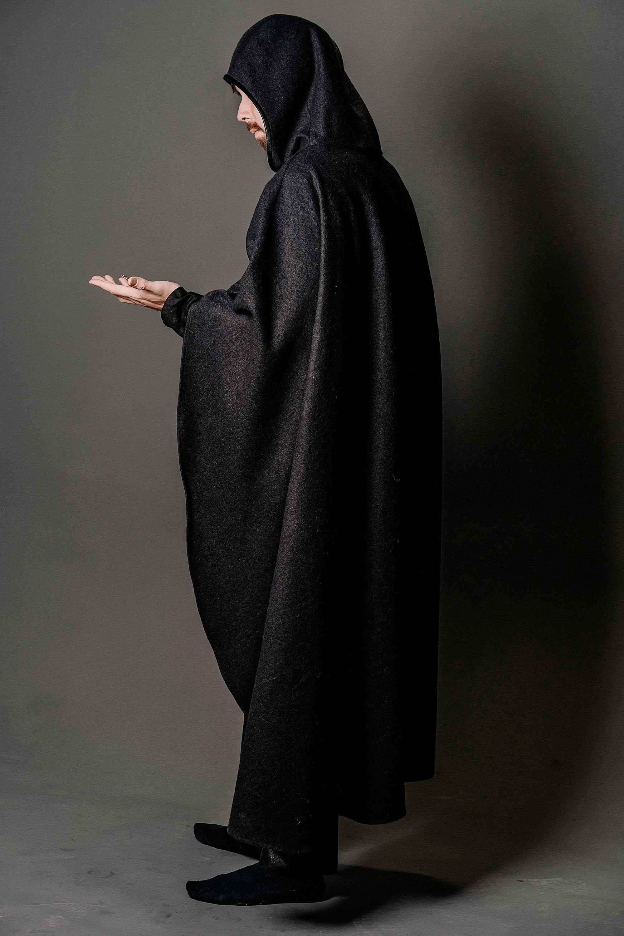 Wool cloak with hood - S