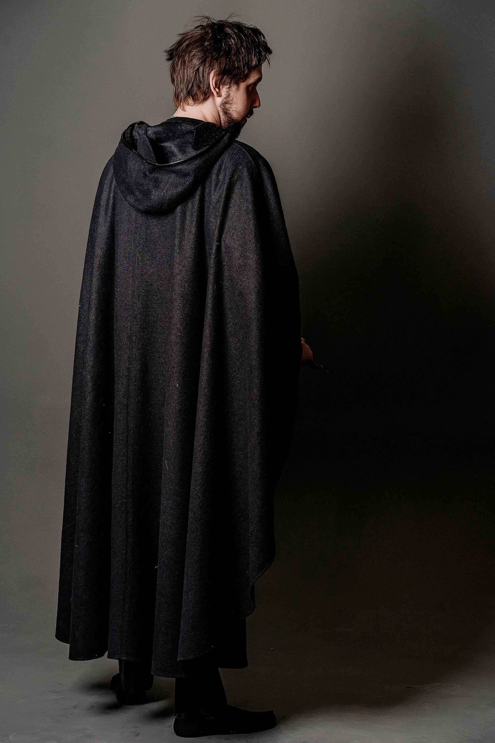 Wool cloak with hood - S