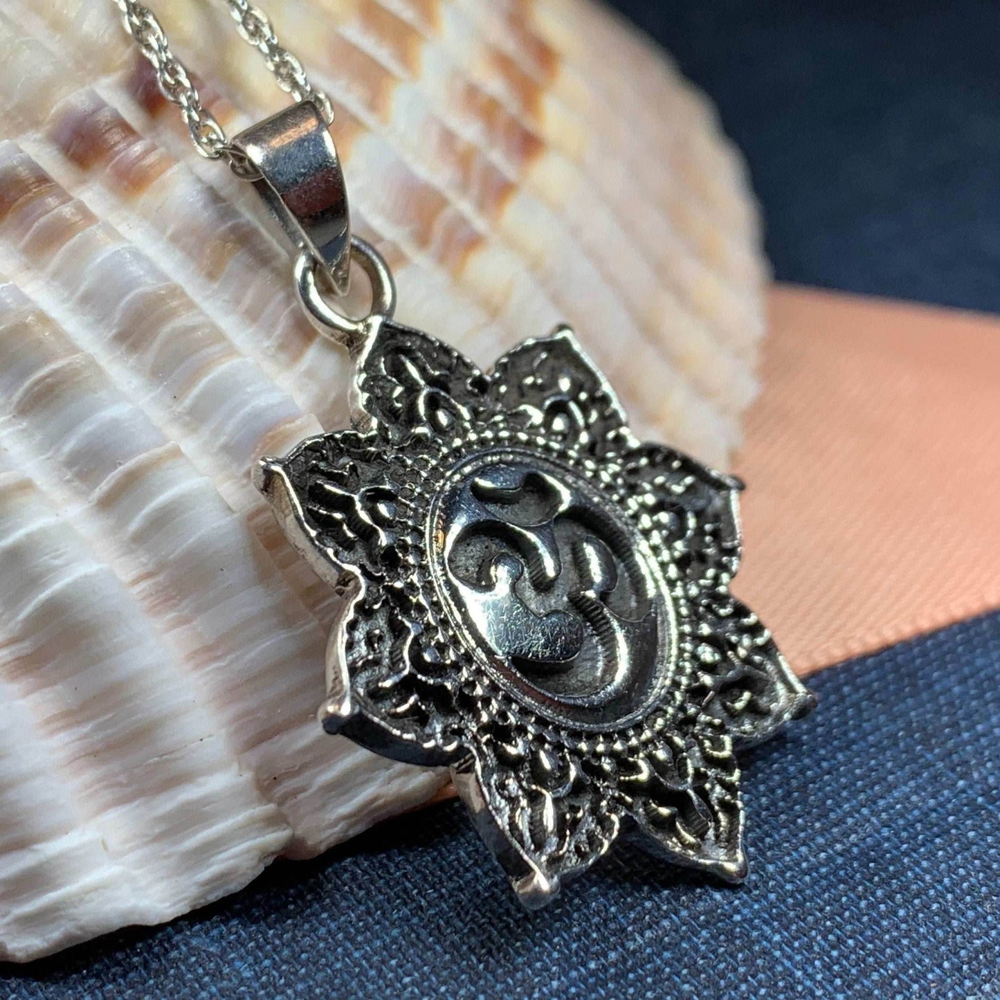 Lostus Blossom Om Necklace - 18