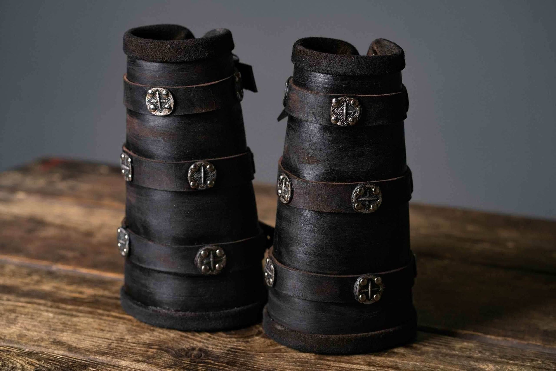 Uhtred larp leather bracers (Last Kingdom) - brown (as pictured) / For two hands