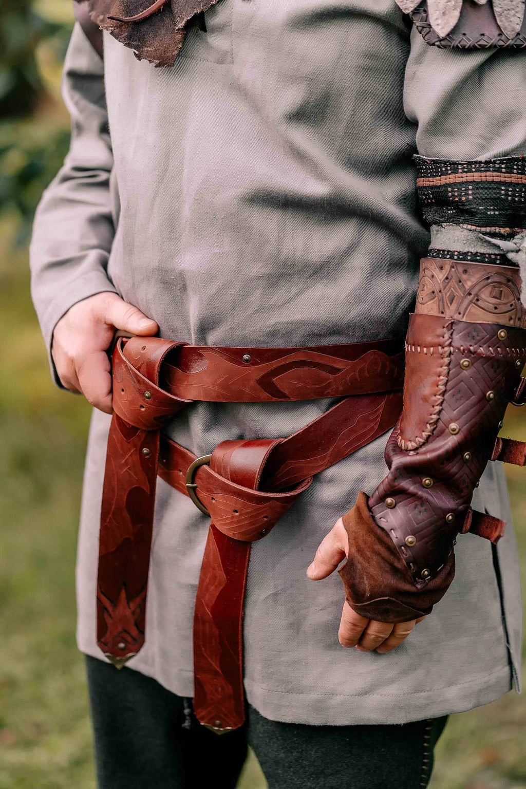Robin Hood leather bracers - For two hands