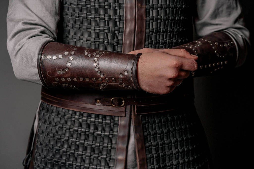 Uhtred leather bracers (Last Kingdom) - brown (as pictured) / For two hands