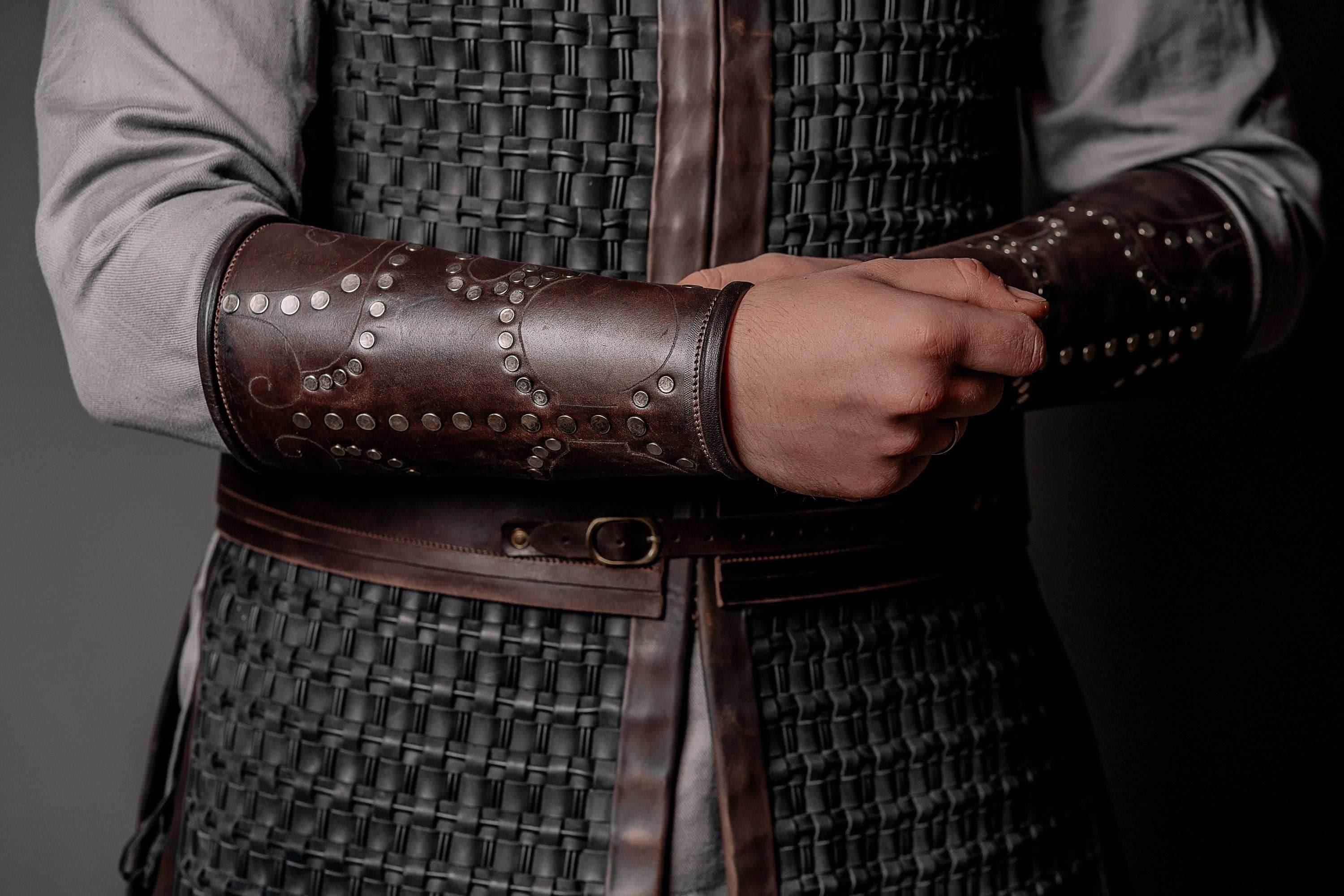 Uhtred leather bracers (Last Kingdom) - brown (as pictured) / For two hands