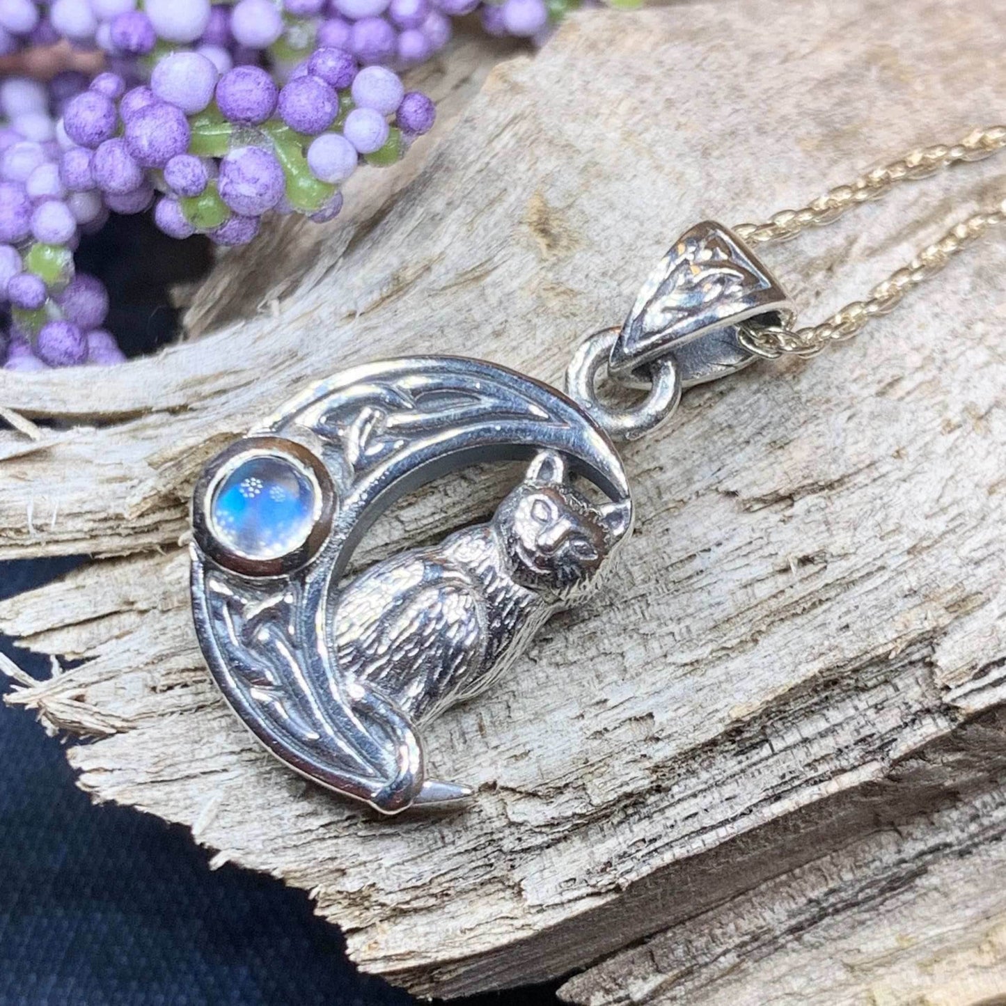 Celtic Cat in the Moon Necklace - 18 / Moonstone