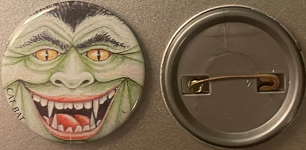 Vintage 1980s Cat Bat Gross-Out Monster Pin 📌 Green Fanged Vampire Face Pinback Button, Weird Retro Collectible
