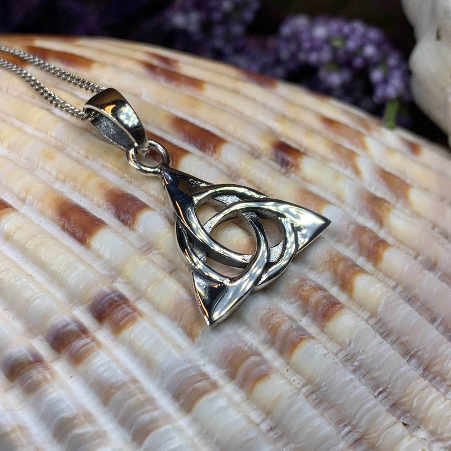 Elaine Trinity Knot Necklace - 18