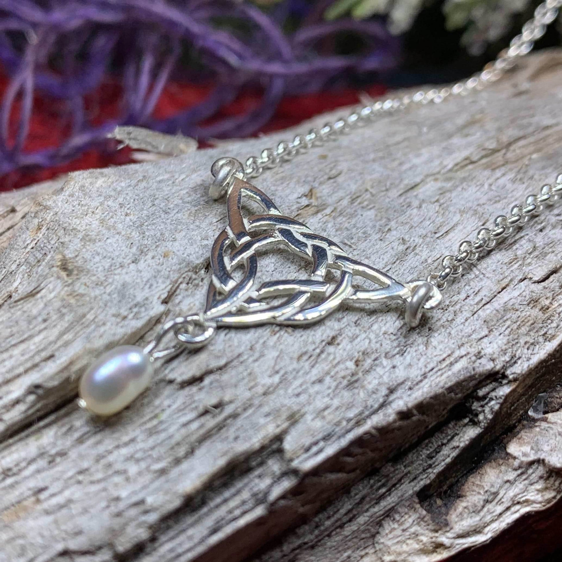 Neamhnaid Celtic Knot Pearl Necklace - 