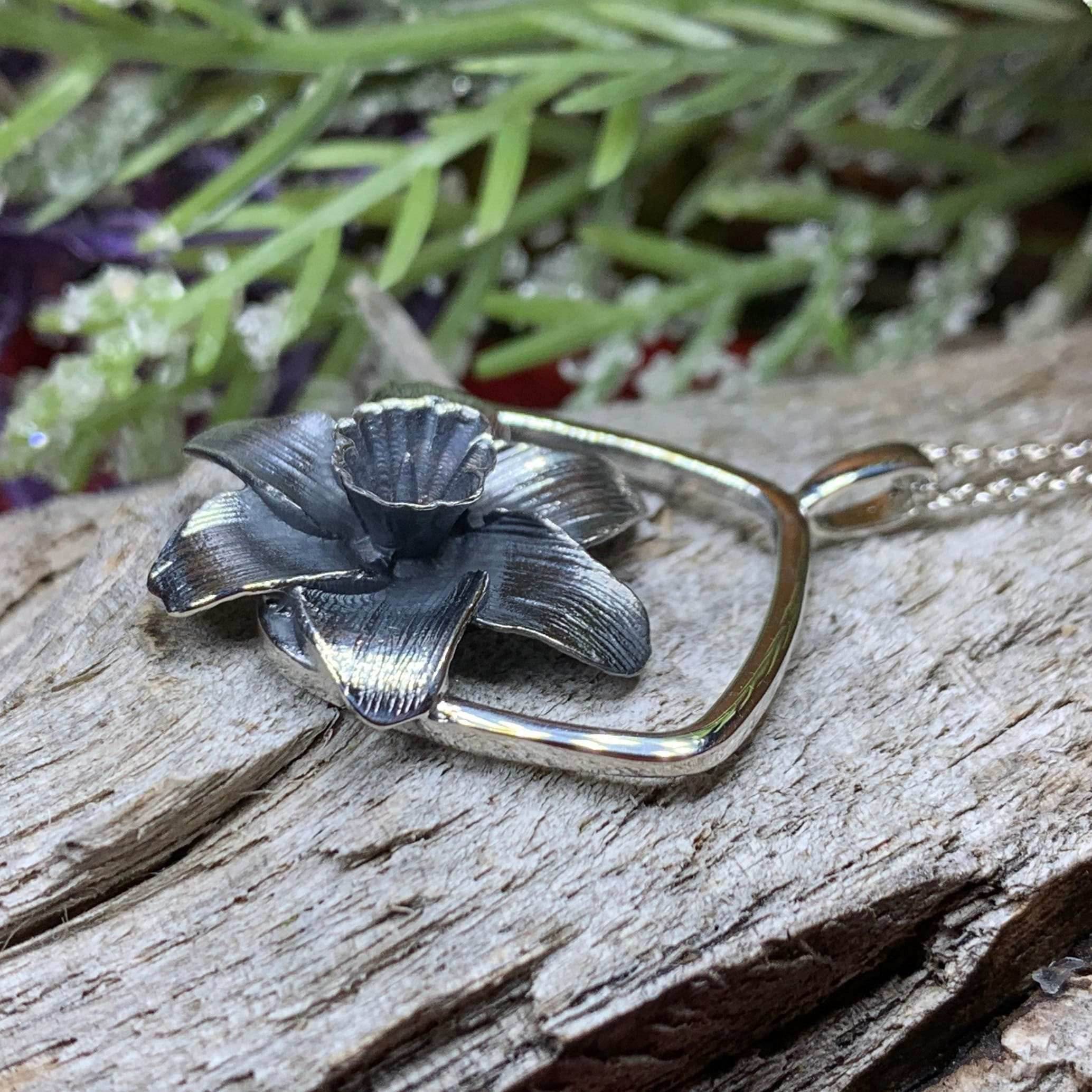 Snowdonia Daffodil Necklace - 18