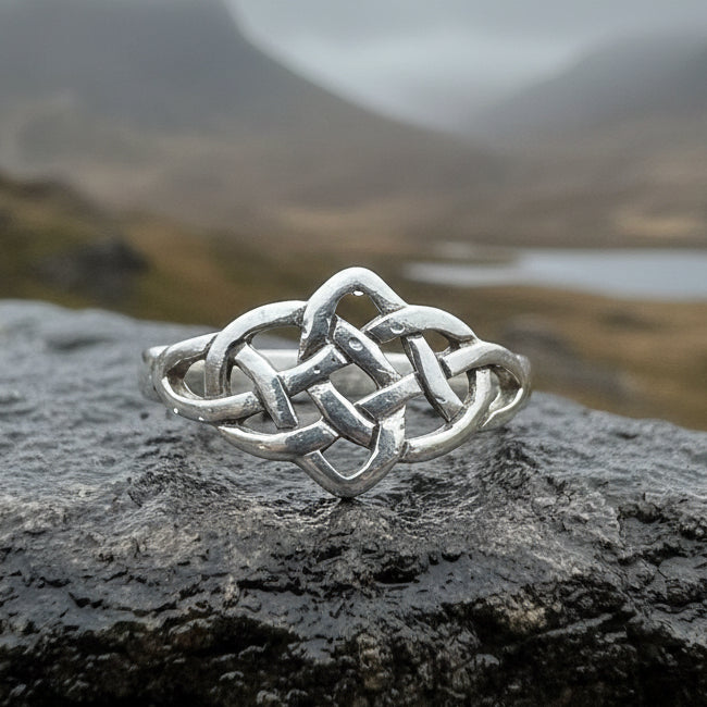 Lilou Celtic Knot Ring