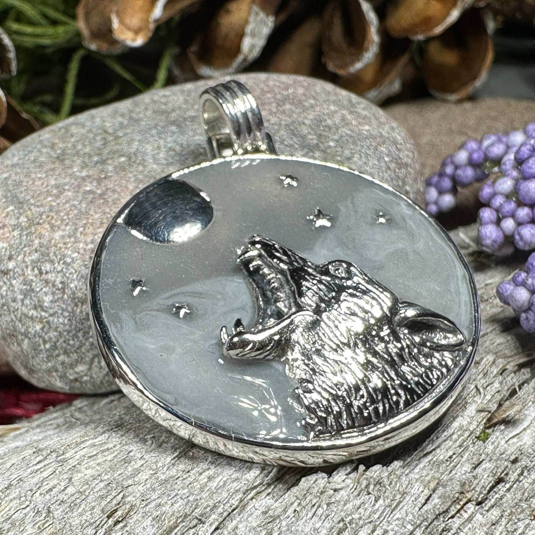 Midnight Wolf Necklace - 18