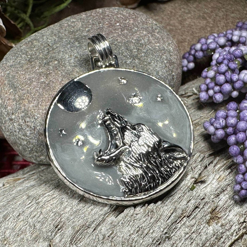 Midnight Wolf Necklace - 18