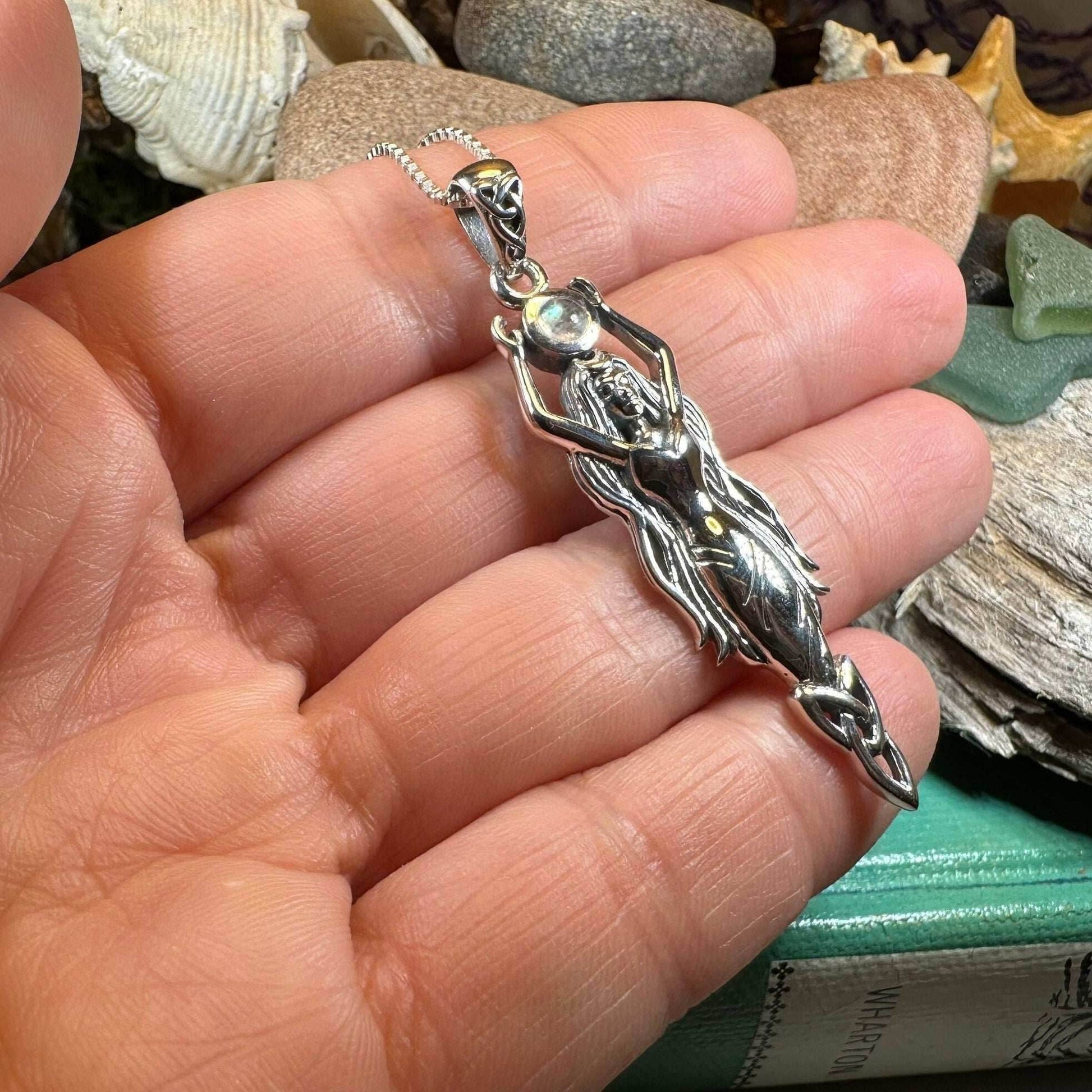 Daleina Danu Goddess Necklace - 18