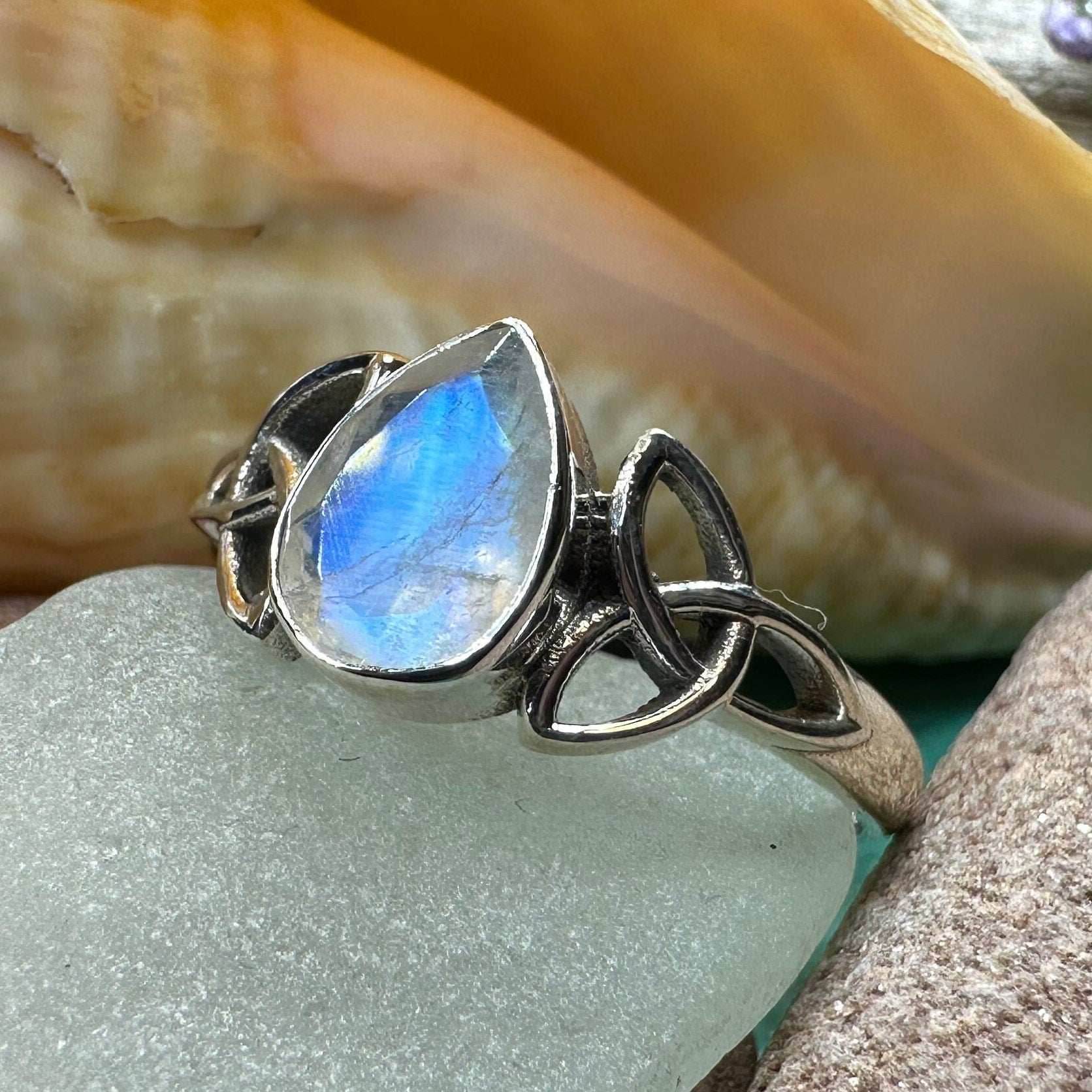 Eydís Celtic Knot Ring - 6 / Moonstone