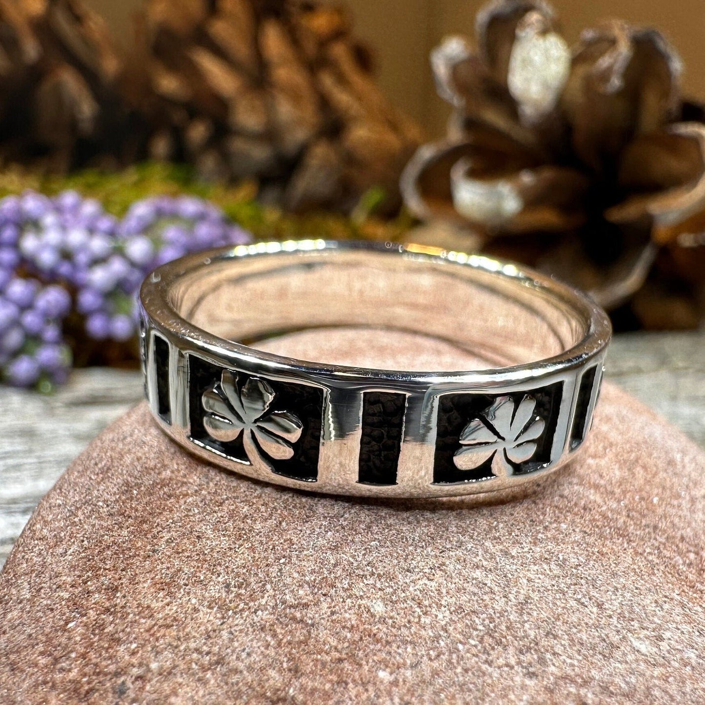 Shamrock Band Ring