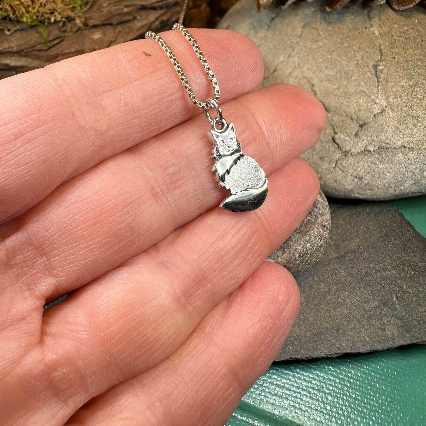 Shaggy Petite Cat Necklace - 18