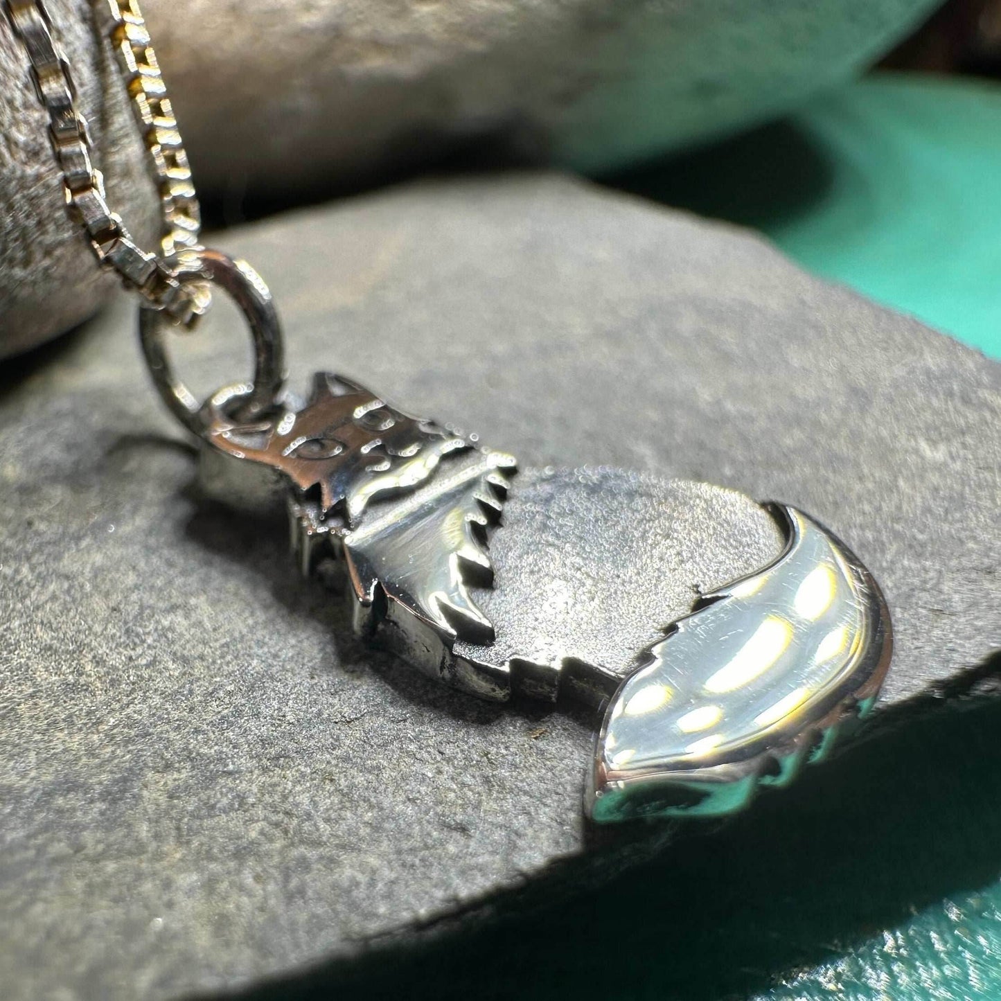 Shaggy Petite Cat Necklace - 18