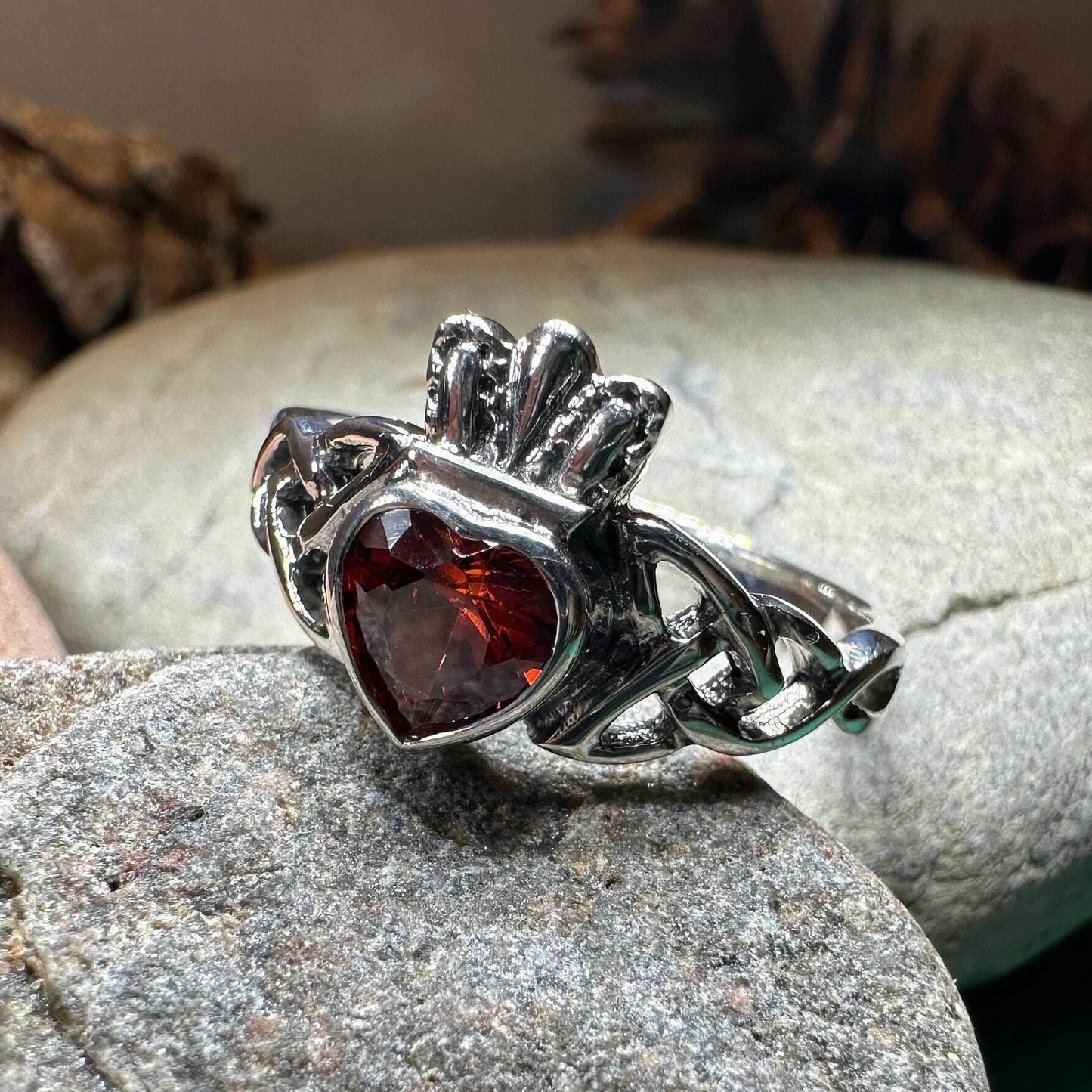 Agivey Claddagh Ring - 5 / Black