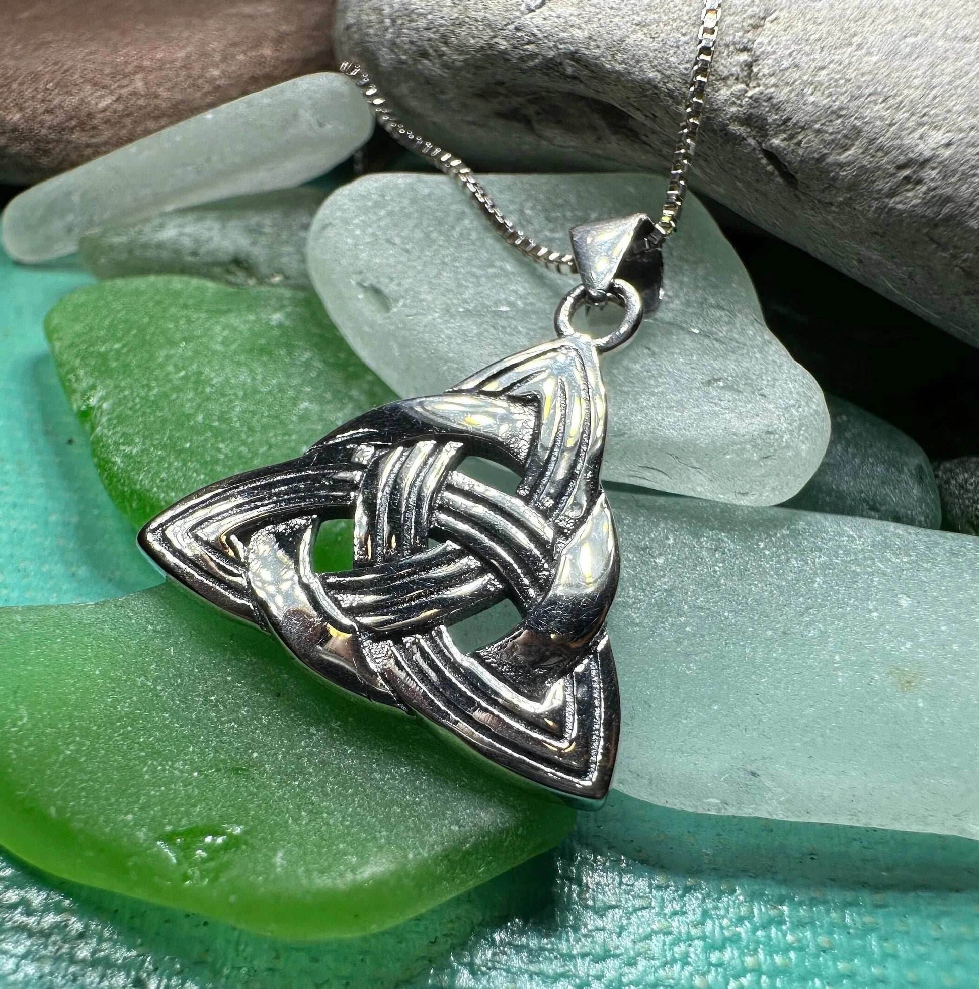 Classic Trinity Knot Necklace - 18