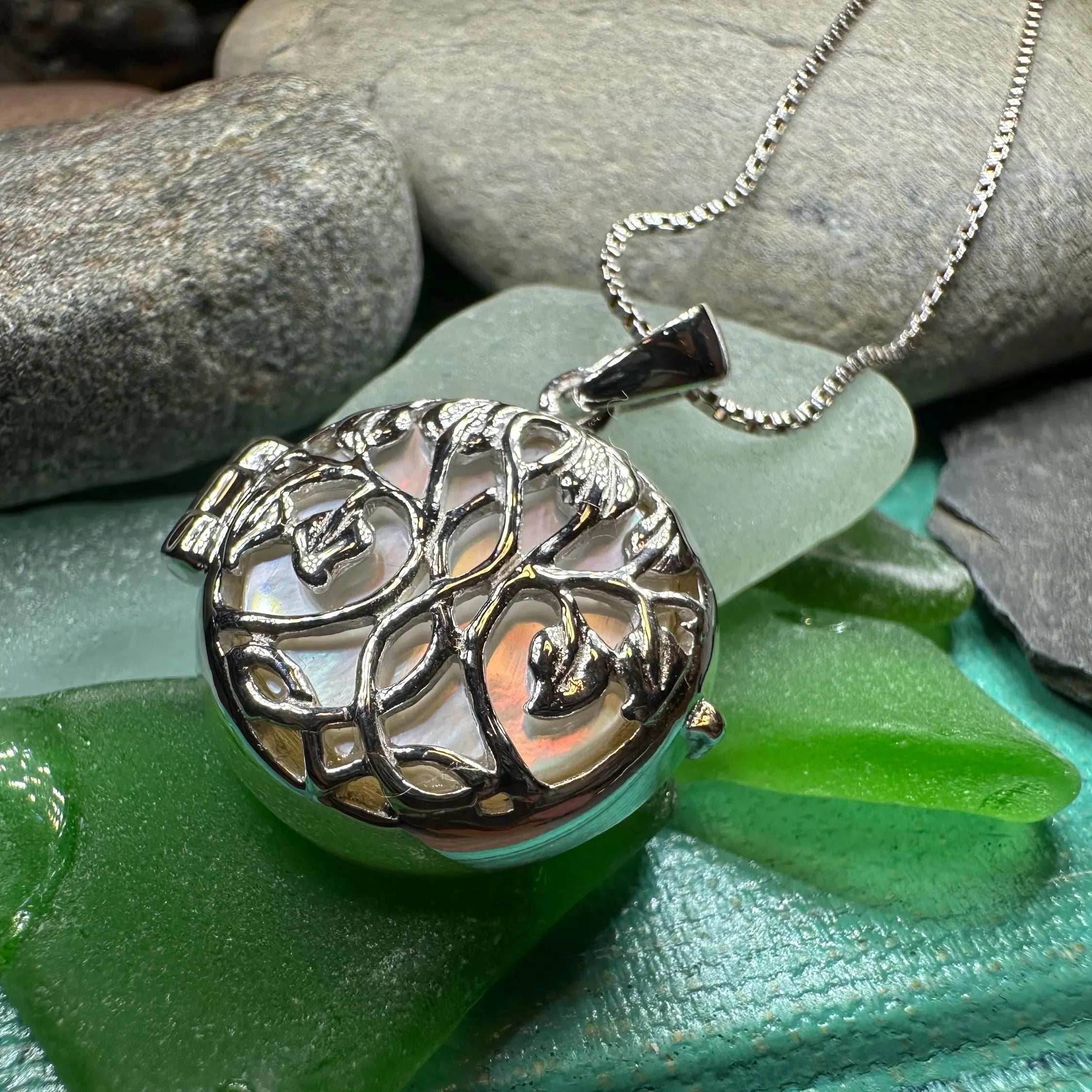 Ceangailte Celtic Tree Locket Necklace - 18 / Mother of pearl