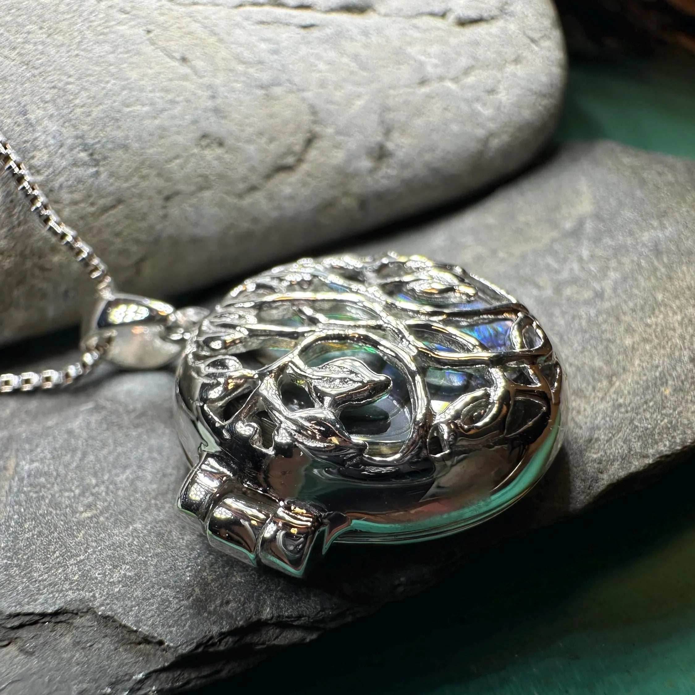 Ceangailte Celtic Tree Locket Necklace - 18 / Mother of pearl